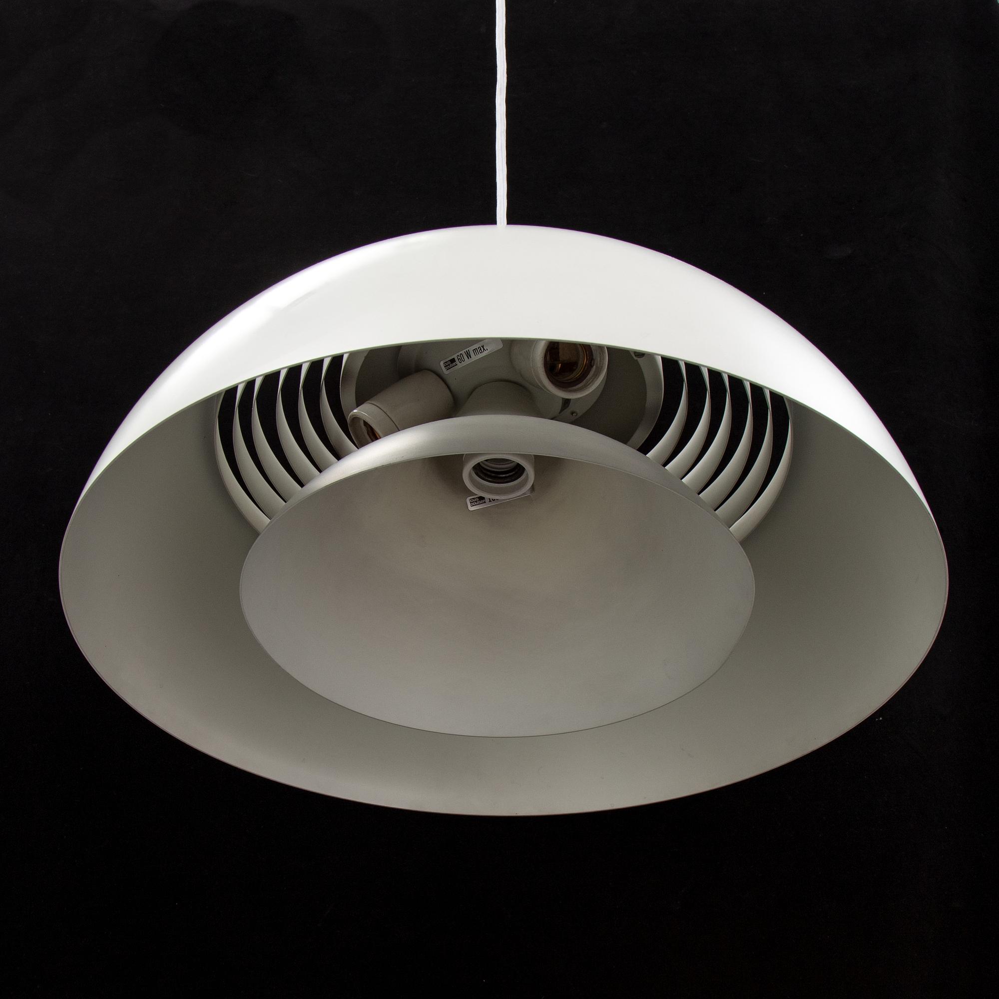 Arne Jacobsen, taklampa, "AJ Pendel", Louis Poulsen, Danmark.