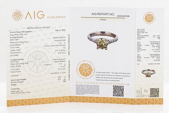 Ring, 14K vitguld, diamanter tot ca 1.44 ct. Med AIG och SJL-certifikat.