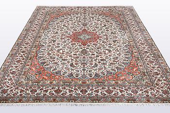 A carpet, Kashmir silke 307 x 220 cm.