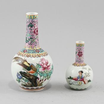 VASER, 2 st, porslin, Kina, 1900-tal.