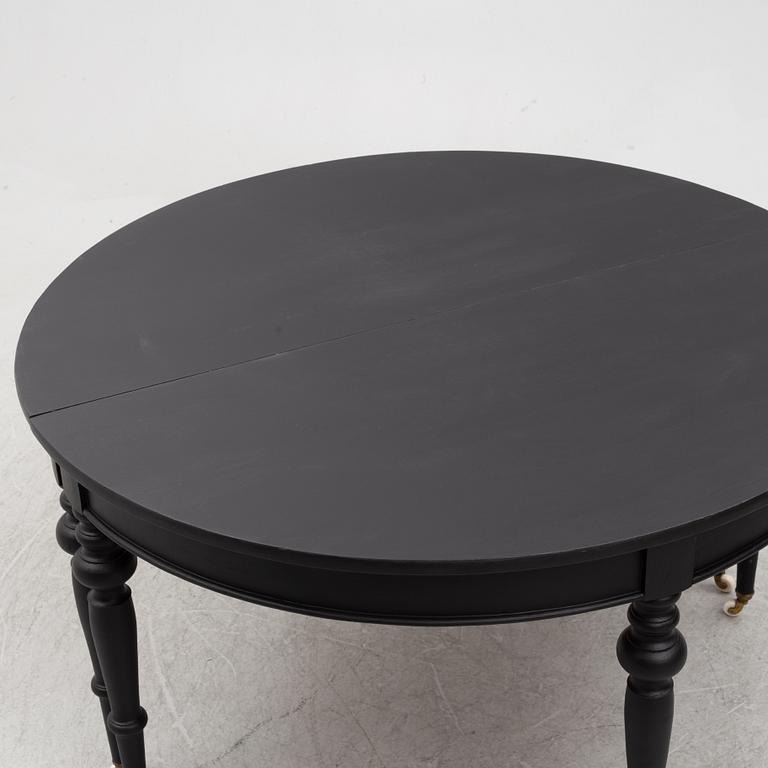 A dining table, late 19th Century.