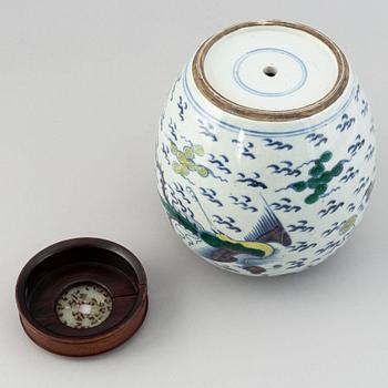 A phenix and dragon jar, Qing dynasty, 18th Century.