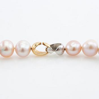 Necklace of cultured freshwater pearls with a clasp in 18K red and white gold from Georg Jensen & Wendel.