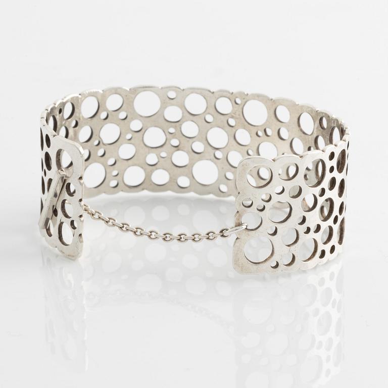 Liisa Vitali, armring, "Leppäkerttu", silver.