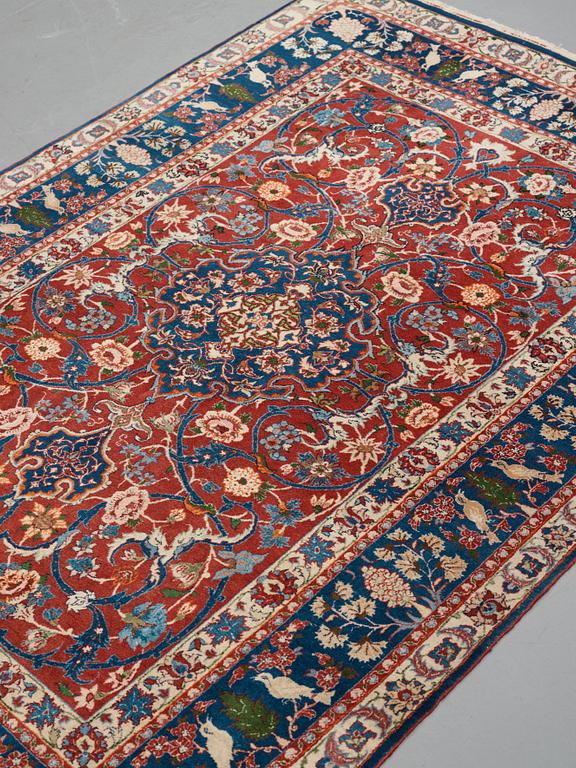 Matto, semi-antique Esfahan, ca 213 x 151 cm (as well as 1-2 cm flat weave at one end).