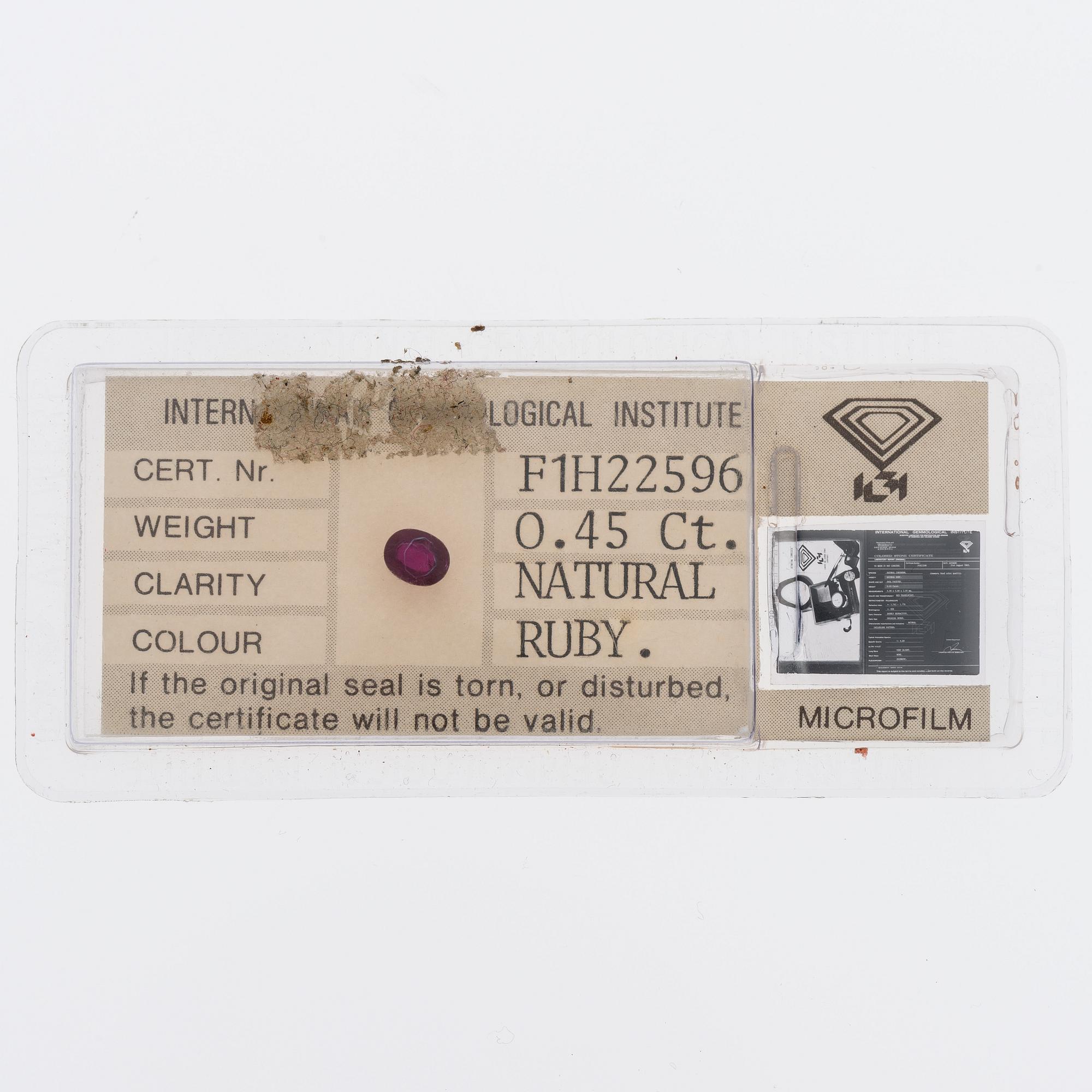 RUBIINI, ovaali viistehiottu 0,45 ct.