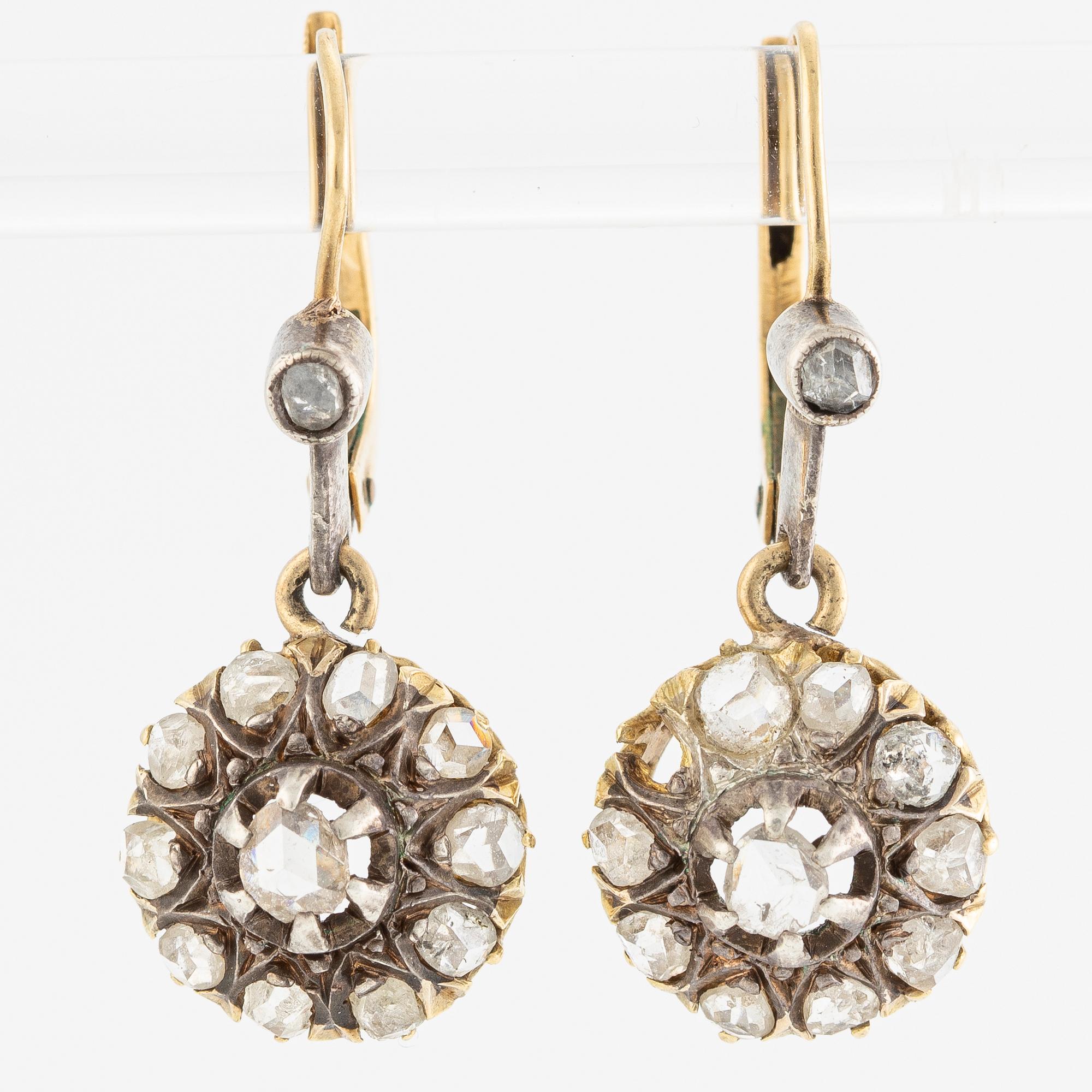 Earrings, a pair, 18K gold with rose-cut diamonds.
