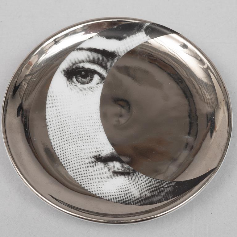 Fornasetti, coasters, 4 st, porslin, "Tema e Variazioni", Italien.