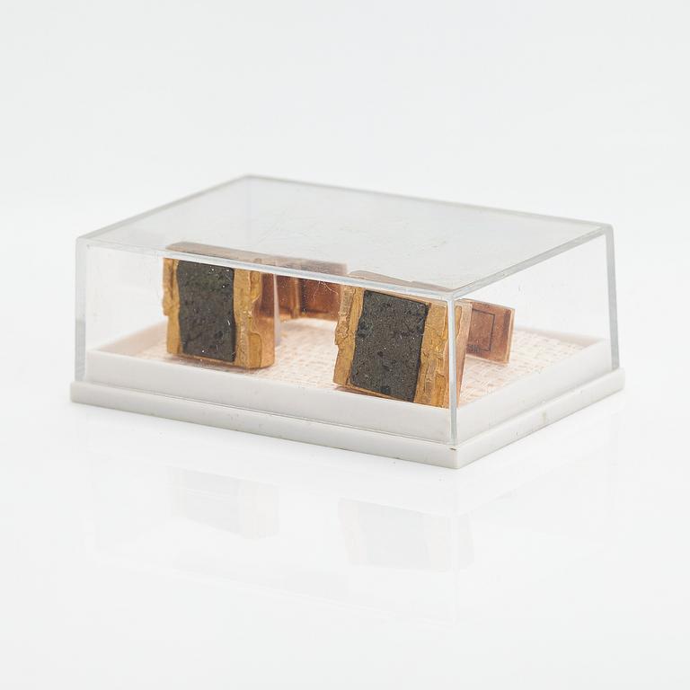 Björn Weckström, "Gold stones", a pair of 14K gold cufflinks with copper ore. Lapponia 1979.