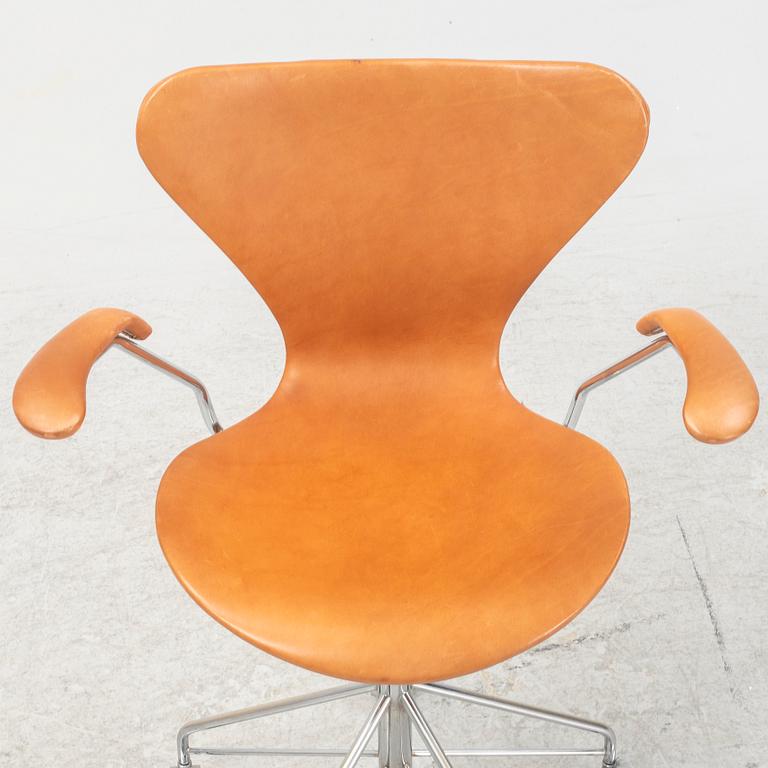 Arne Jacobsen, skrivbordsstol, "Sjuan", Fritz Hansen, Danmark.