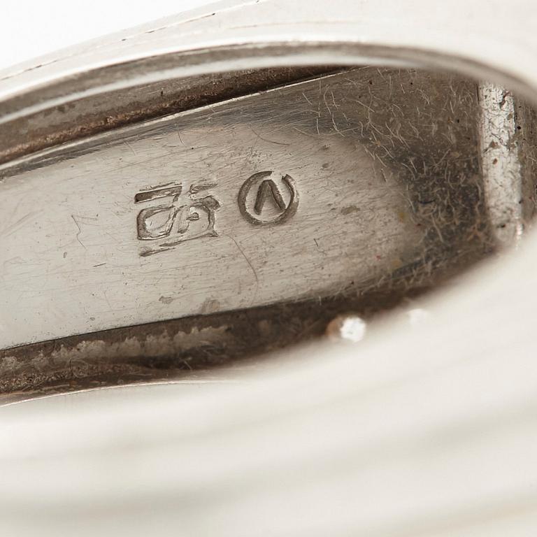 Ring platina med gammal- och åttkantslipade diamanter.