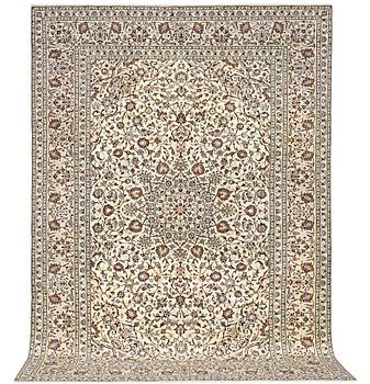 A Kashan carpet, c.355 x 243cm.