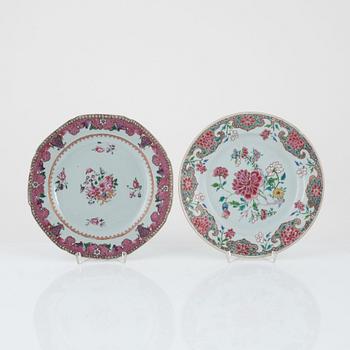 Five Chinese famille rose porcelain dishes,  Qingdynastin, Qianlong (1736-95).