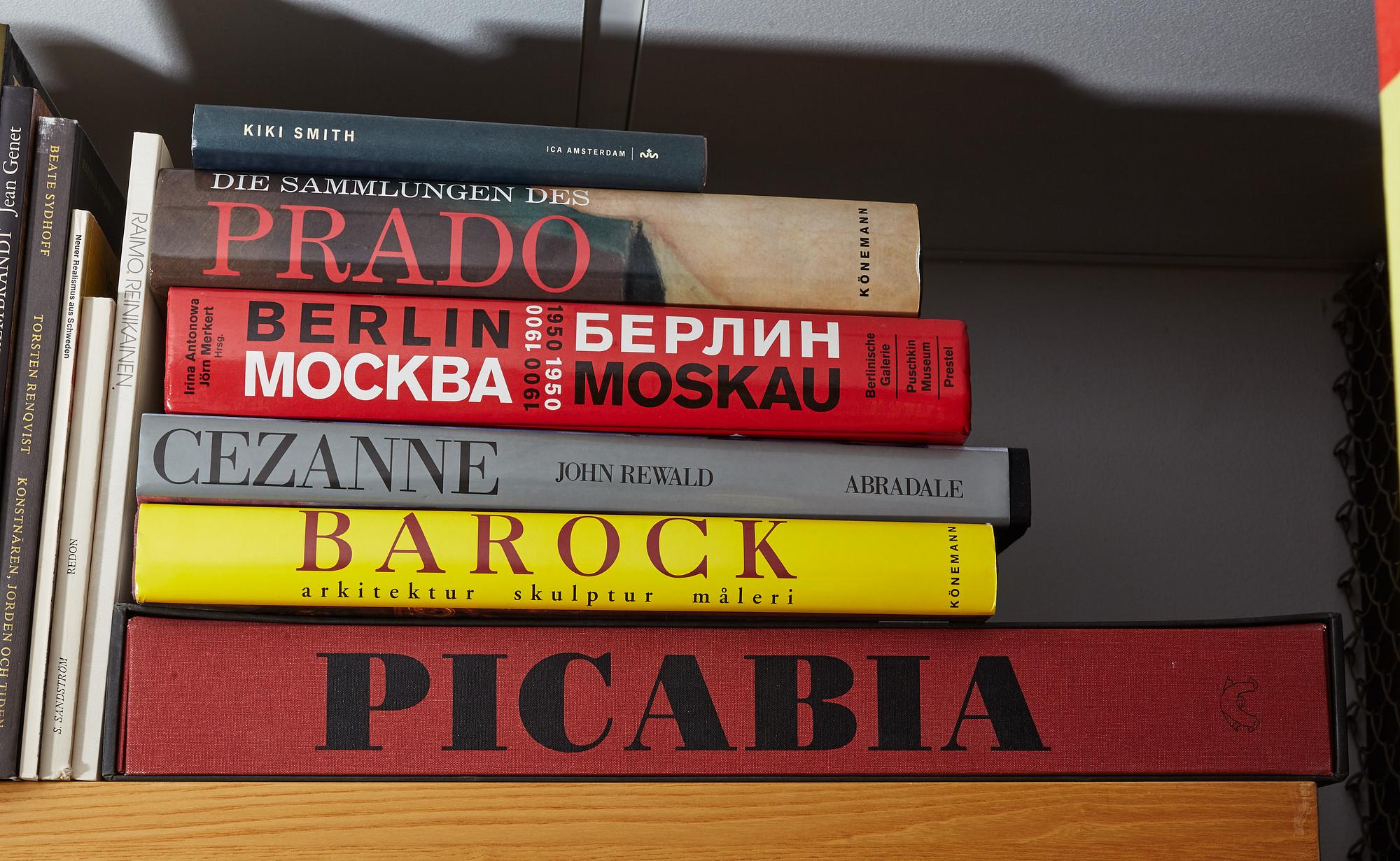Björn Springfeldt's art library.