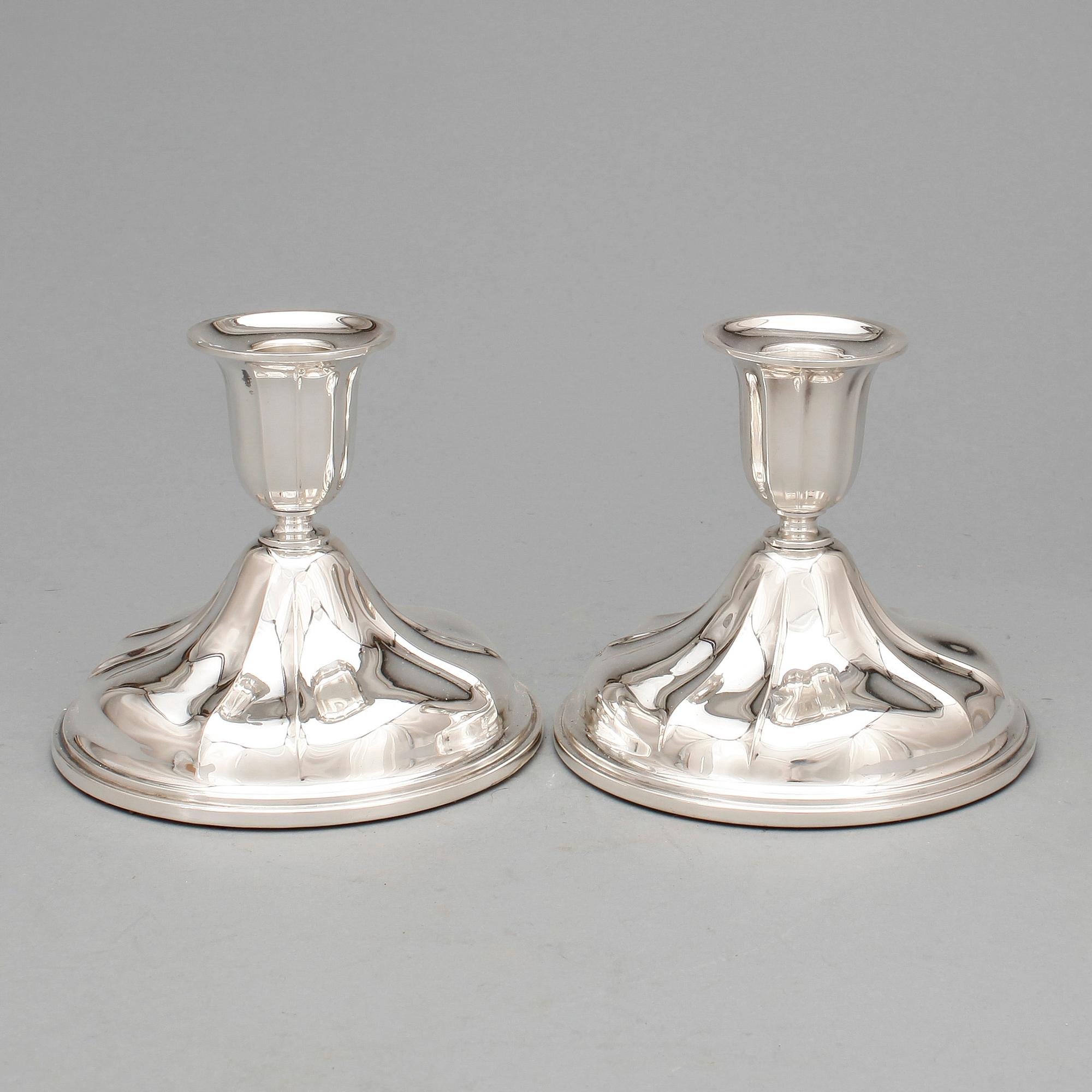 LJUSSTAKAR, ett par, silver, Norge, 1900-talets första hälft.