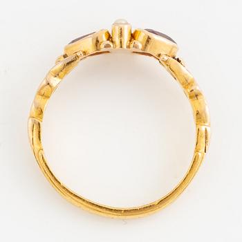Ring 23K gold with garnets and pearls.
