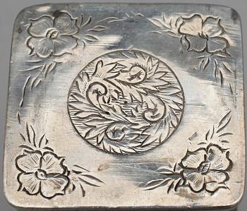 MINIATYRMÖBLER och STRYKJÄRN, 10 delar, silver, sekelskiftet 1900. Totalvikt 100 gr.