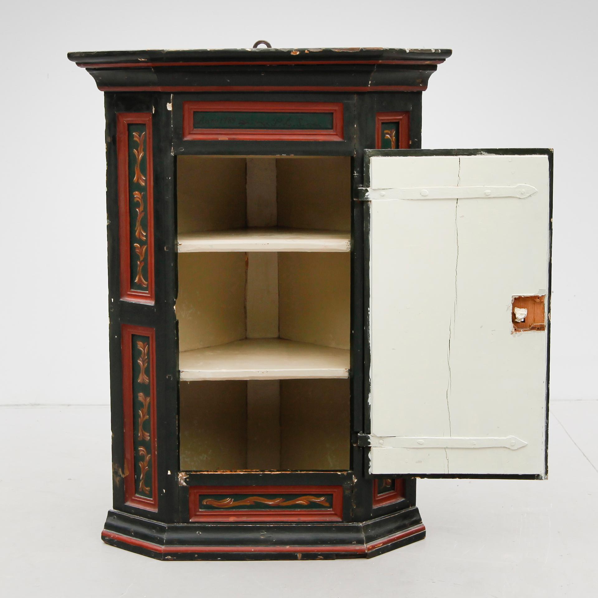 VÄGGHÄNGSKÅP, allmoge, 1700/1800-tal.