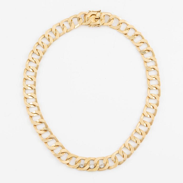 Collier 18K guld med runda briljantslipade diamanter.