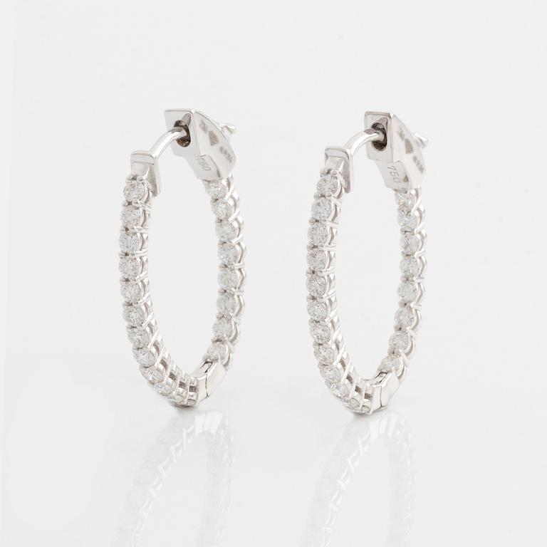 Earrings, creoles, with brilliant-cut diamonds.
