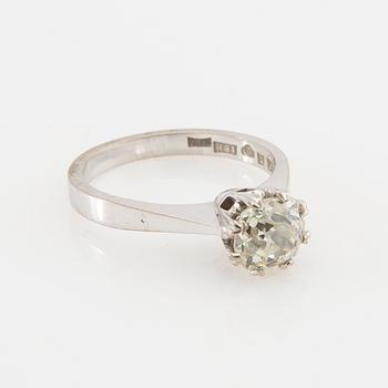 Ring 18K white gold set with an old-cut diamond.