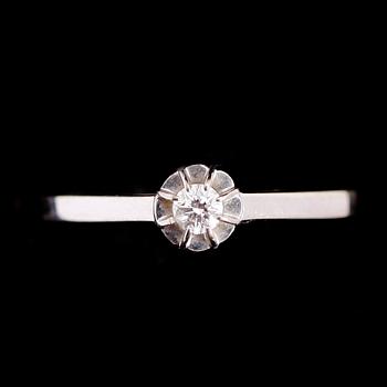 RING, 18 k vitguld, solitär briljantslipad diamant 0.10 ct enl gravyr, svenska stämplar 1981.