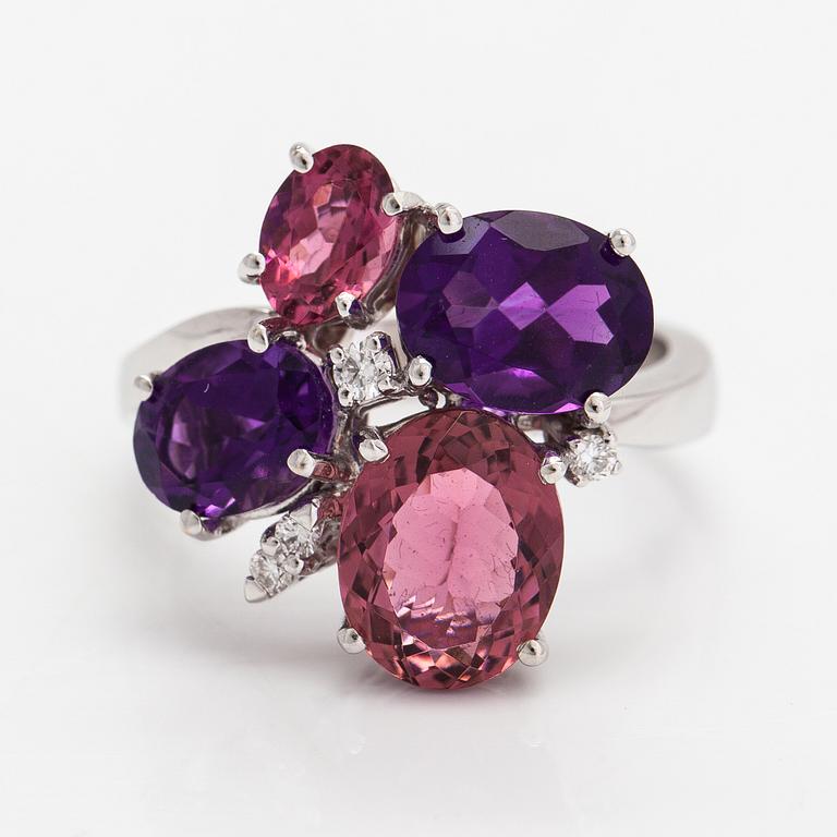 An 18K white gold ring with diamonds ca. 0.075 ct in total. tourmalines and amethysts.