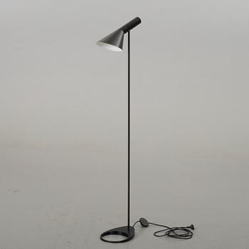 AN ARNE JACOBSEN AJ FLOORLAMP BY LOUIS POULSEN.