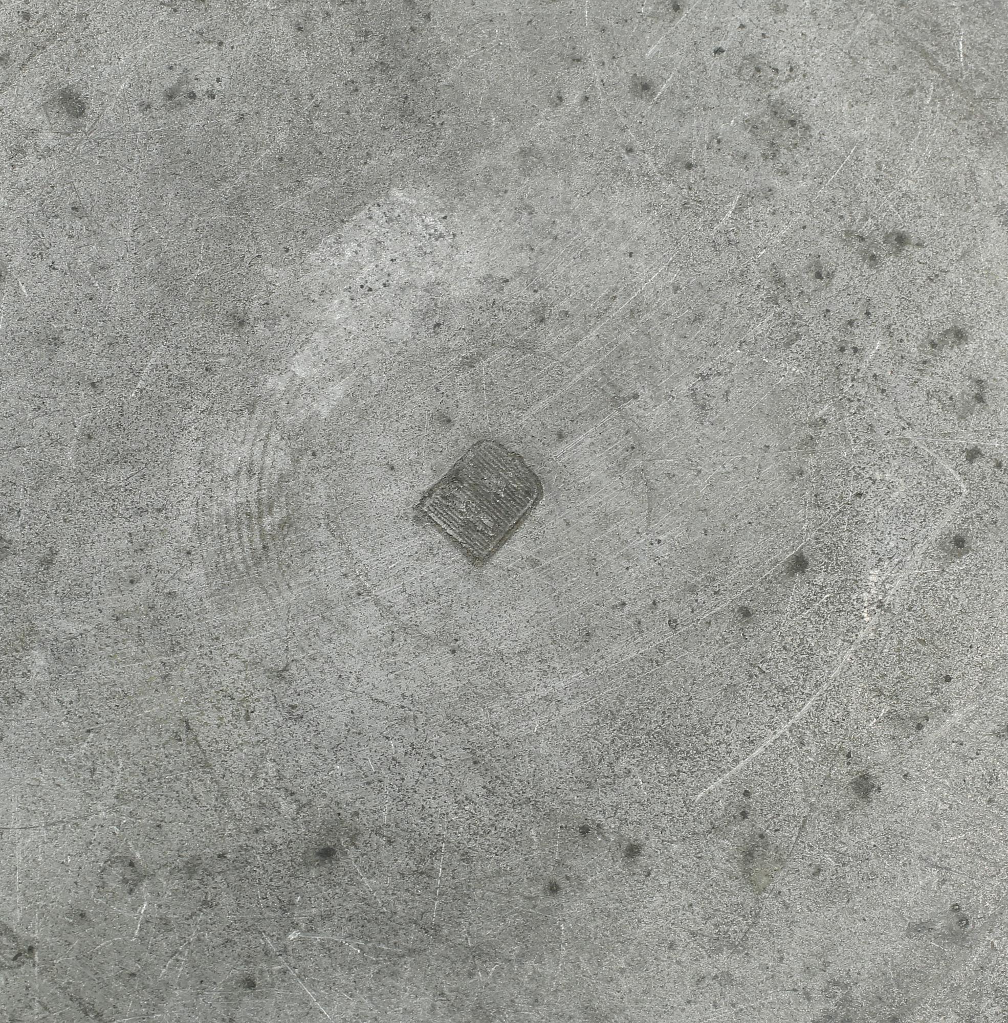 GRÖTSKÅL MED LOCK, tenn. Pehr Johan Mattsson, Mariestad, otydlig årsstämpel, troligen 1823.