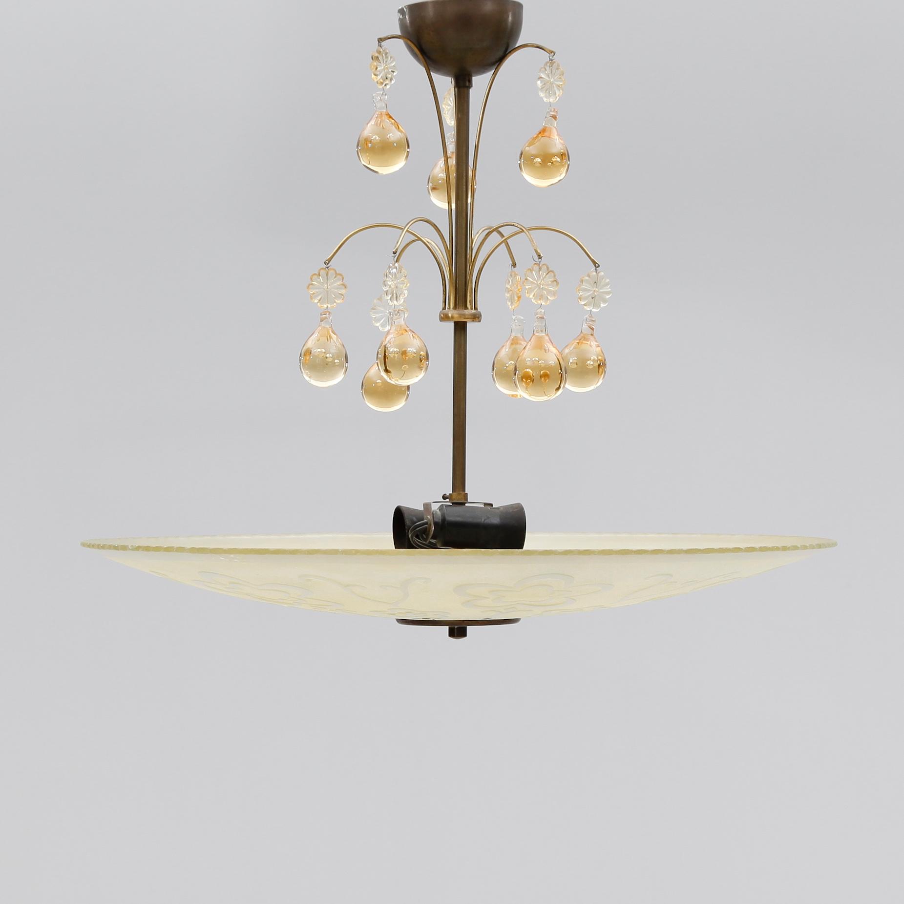 TAKLAMPA, 1900-talets första hälft. Höjd 50 cm.
