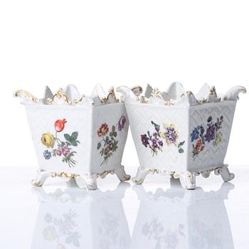 A set of miniature flower pots, Meissen, mid 18th Century.