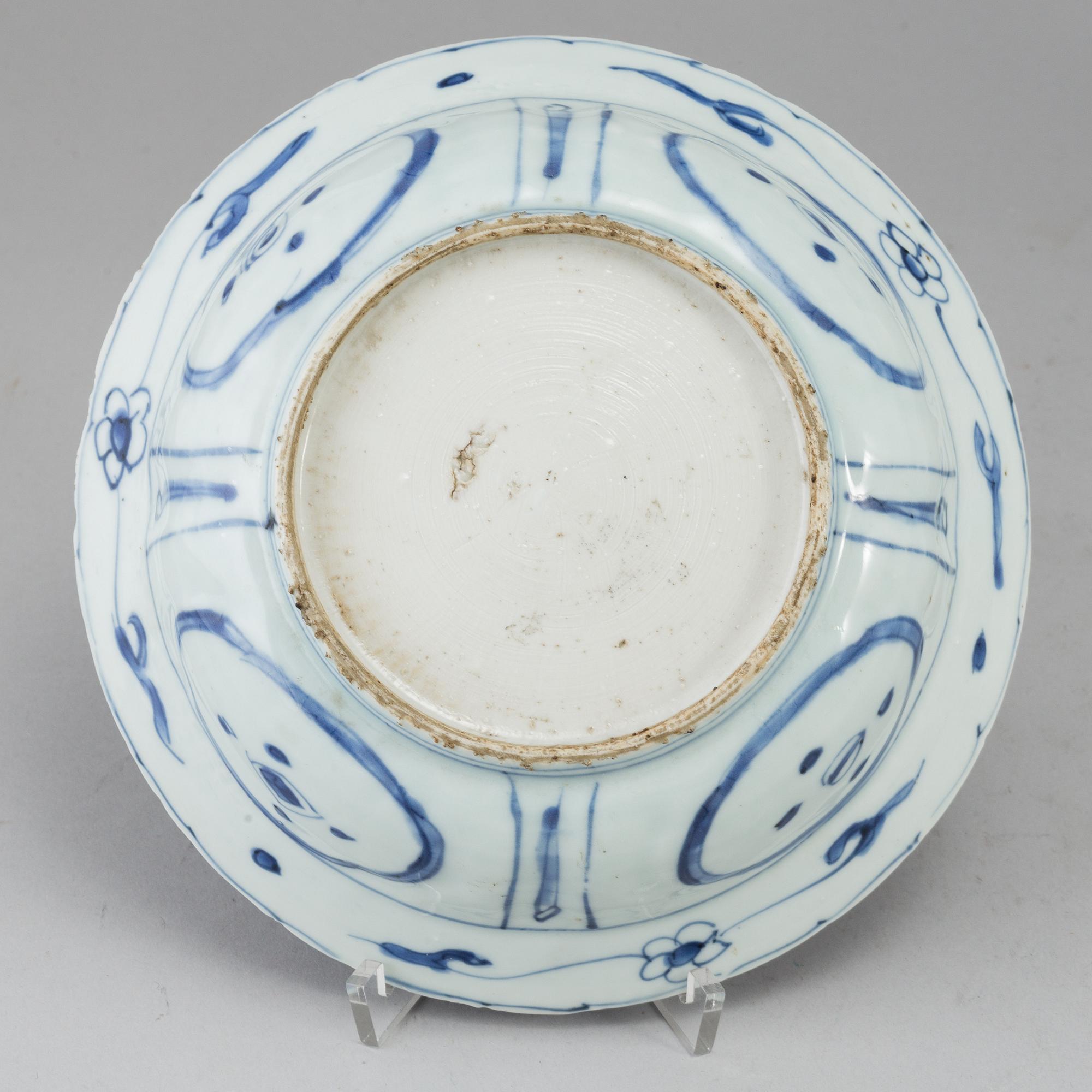 A blue and white kraak dish, Ming dynasty, Wanli (1572-1620).