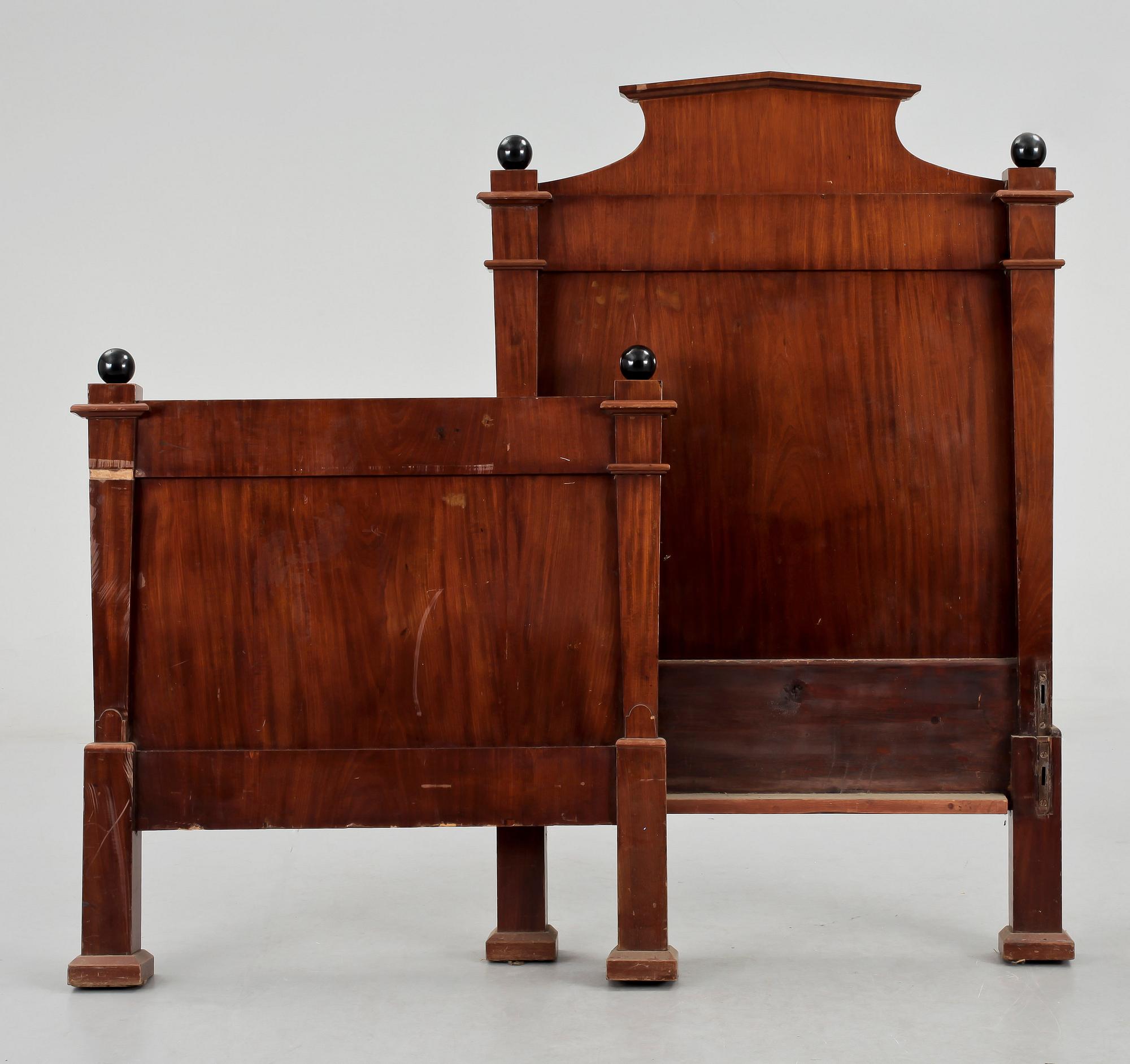SÄNG, empirestil, 1800/1900-tal.