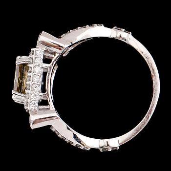 RING, 9 k guld, diamant ca 1.88 ct, briljantslipade diamanter tot ca 1.00 ct.