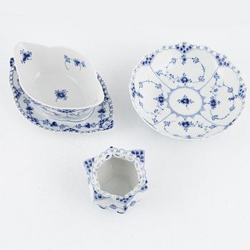 Royal Copenhagen, servisdelar, 5 st, porslin, "Musselmalet Hel- och Halvblonde", Danmark.