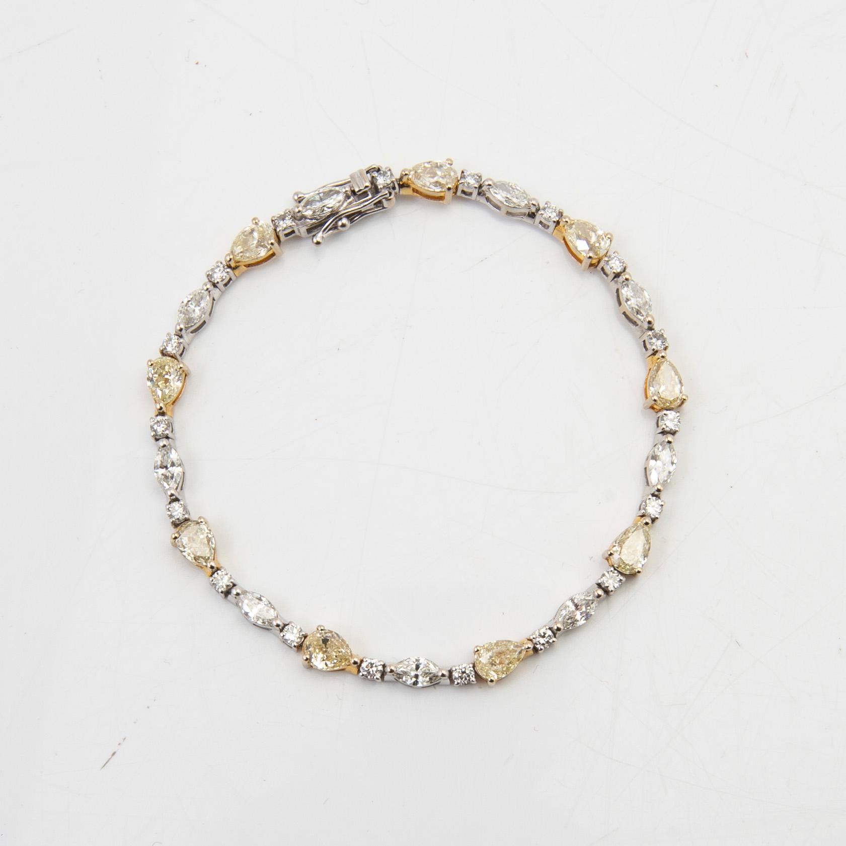 Armband, 18 k guld och vitguld med briljanter.