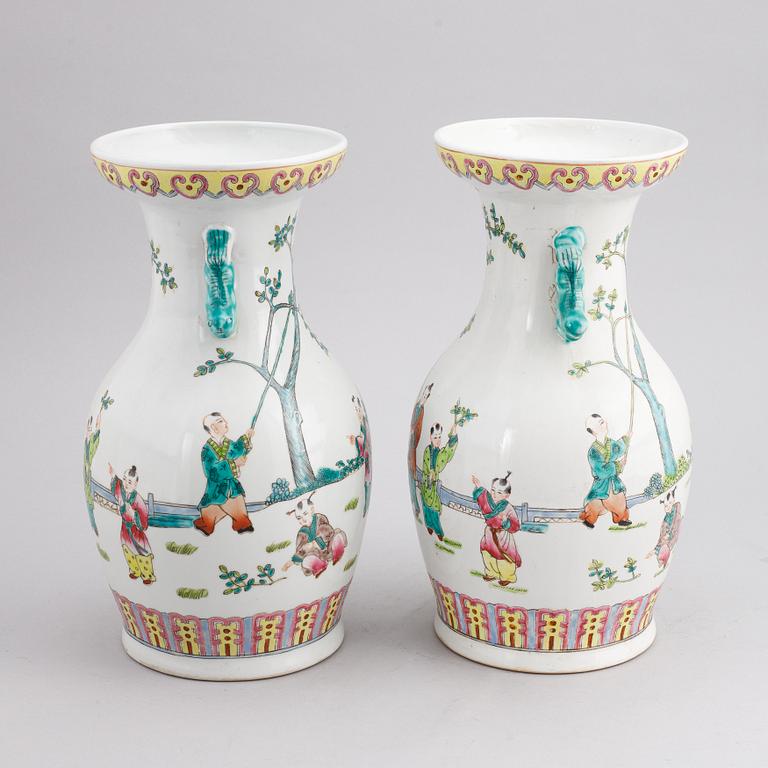 A pair of Chinese porcelain vases, 20th century.