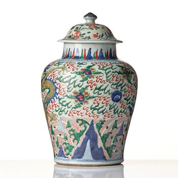 A wucai dragon vase, Transition, 17th century.