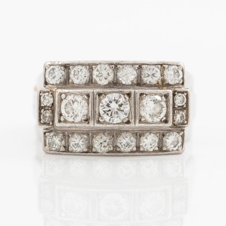 Ring 18K white gold and three rows of brilliant-cut diamonds, 1950s.