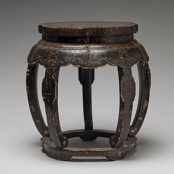 A wooden barrel shaped stool, late Qing dynasty, circa 1900.