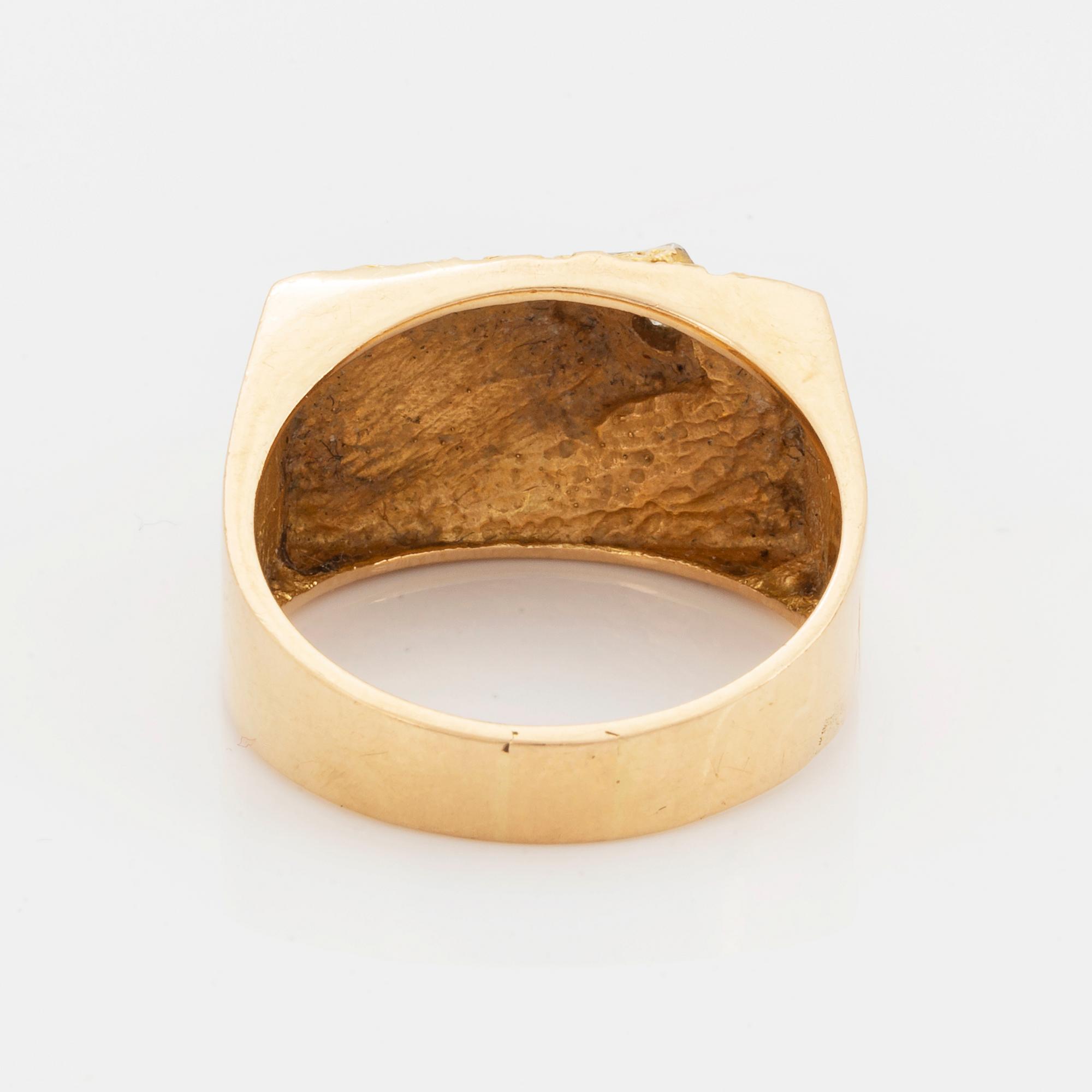 Klackring  18K guld med briljantslipad diamant.