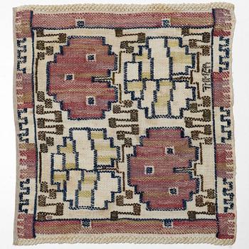 Märta Måås-Fjetterström, A 'Grodblad' textile.