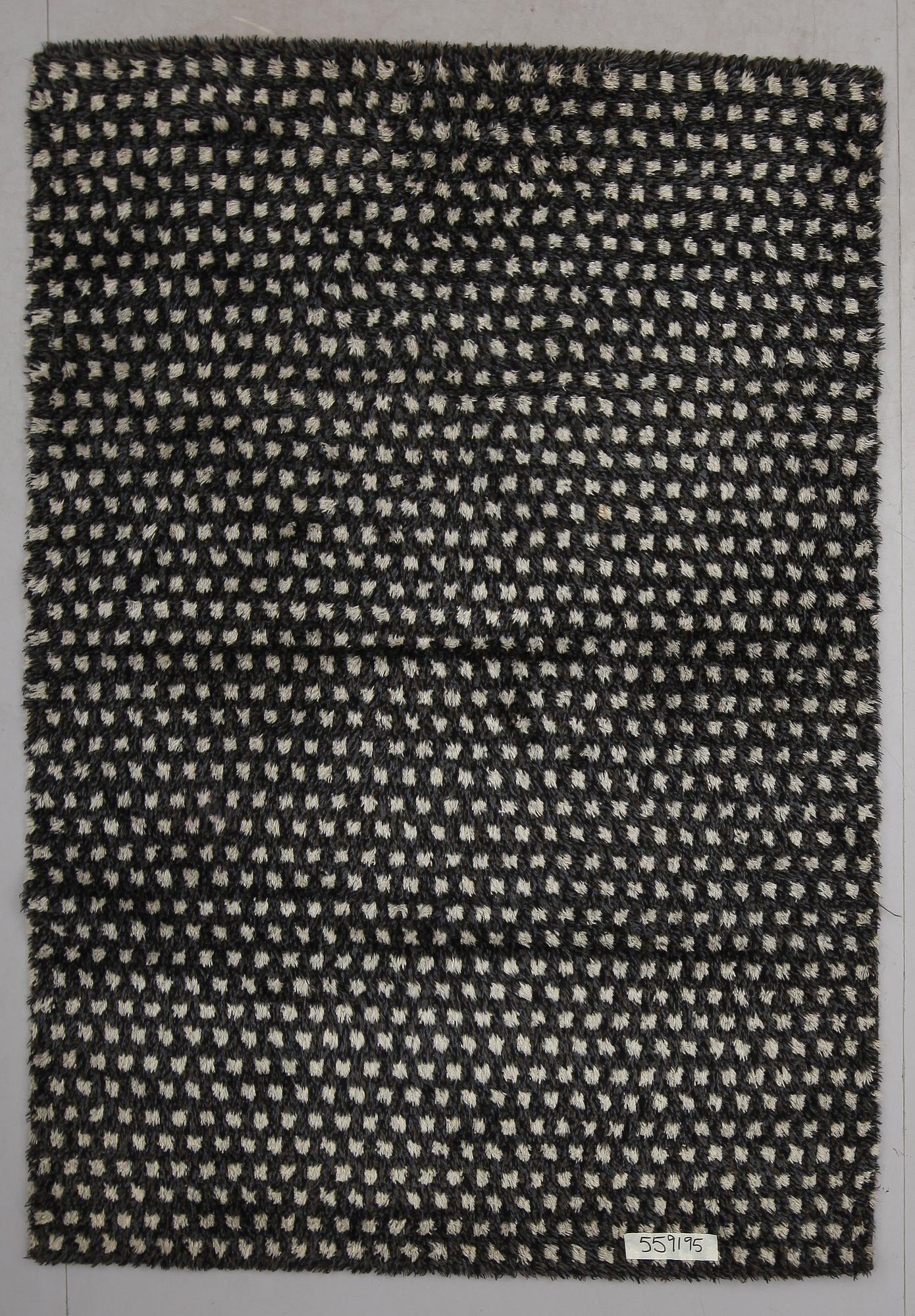 MATTA, rya. Ca 230 x 160 cm.