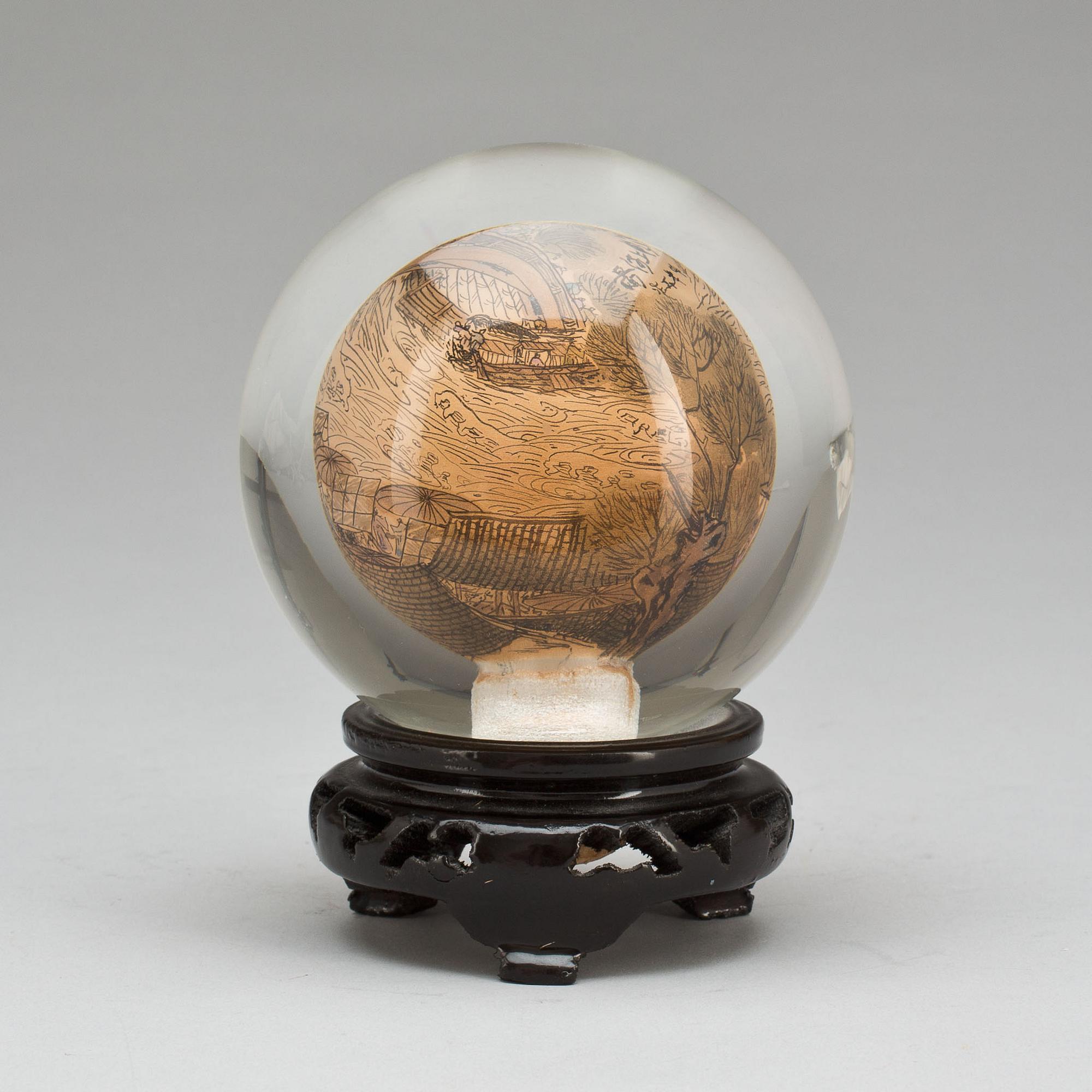 SKULPTUR/GLASMÅLNING. Kina. 1900-talets slut.