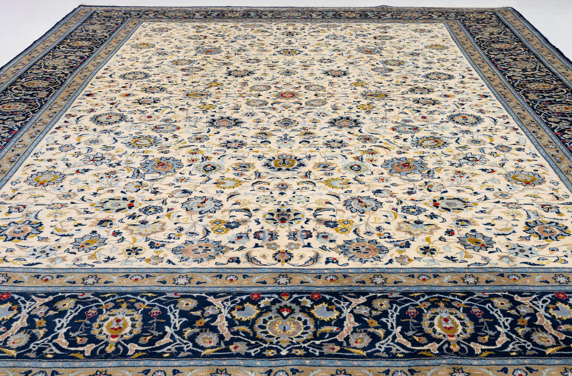 Matta, Keshan, ca 519 x 359 cm.