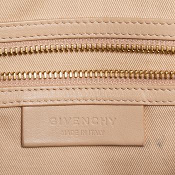 GIVENCHY, an 'Antigona Medium' calfskin leather handbag.