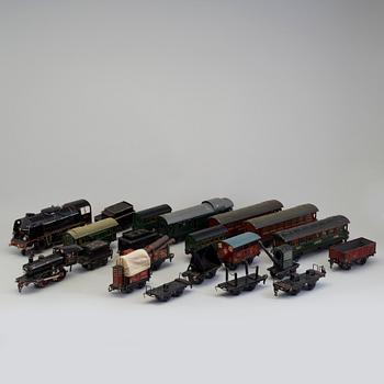 18 parts of modelltrains including Märklin, Bing Wercke, Karl Bub Germany, first half of the 20th century.