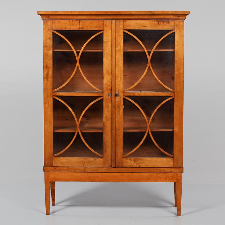 BOKSKÅP, biedermeier, omkring 1800-talets mitt.