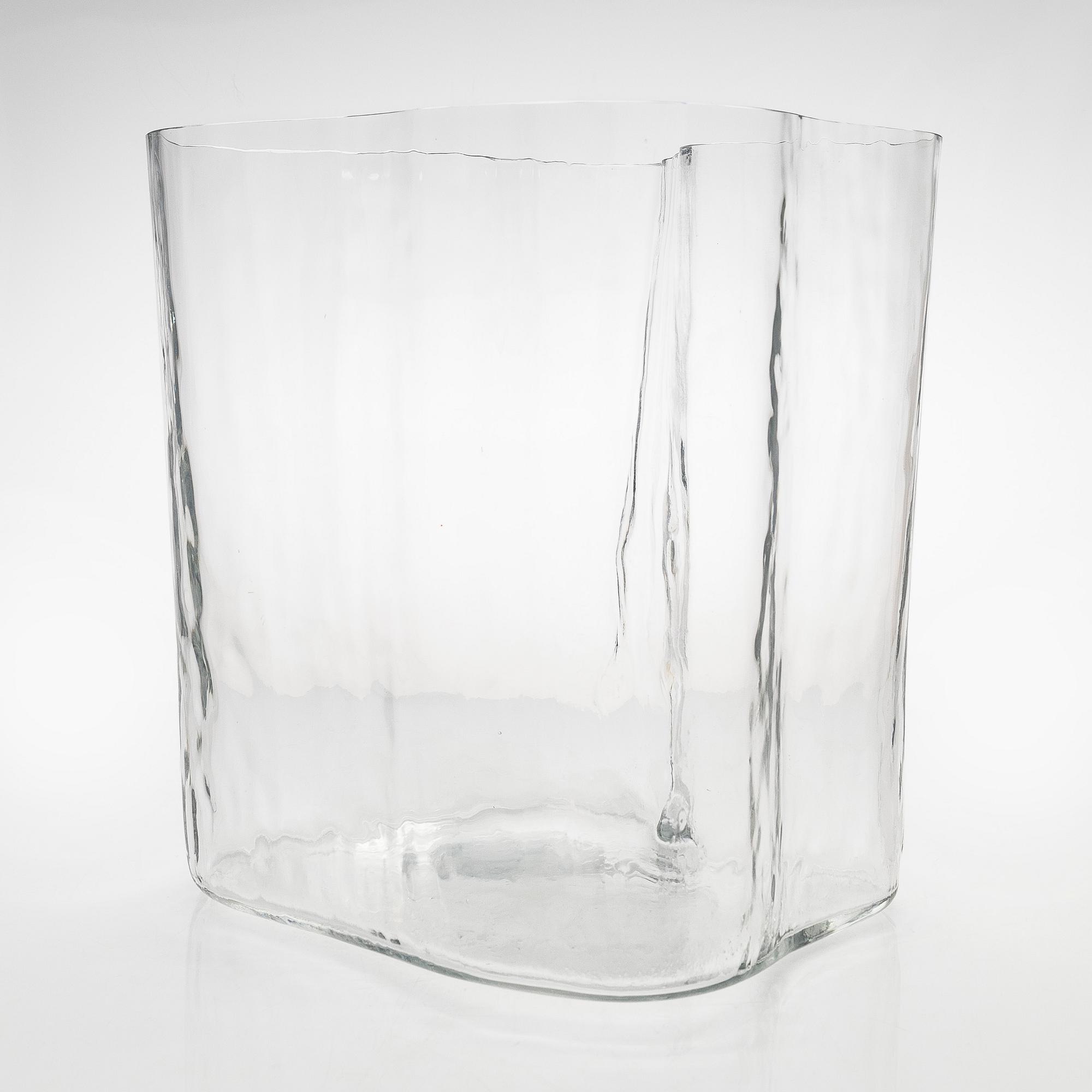 Alvar Aalto, vase, 3031, signed Alvar Aalto for Iittala 1960s.