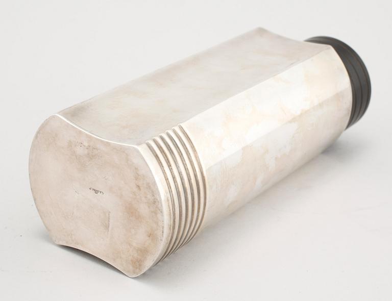 SHAKER, nysilver, Folke Ahrström, Guldsmedsaktiebolaget GAB, Stockholm, 1900-talets första hälft.